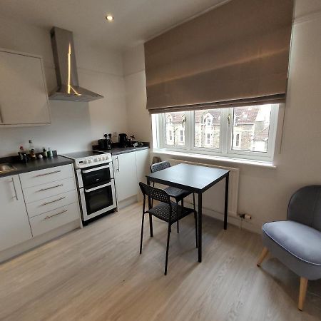 Quiet Terraced House Apartment บริสตอล ภายนอก รูปภาพ